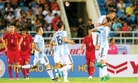 U20 Argentina tiếp tục thể hiện sự vượt trội về mọi mặt trong trận đấu với U22 Việt Nam tối qua trên sân Mỹ Đình. Ảnh: VSI.
