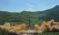 Triều Tiên phóng tên lửa Hwasong-14. Ảnh: KCNA.