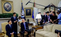 Tổng thống Hàn Quốc Moon Jae-in và Tổng thống Mỹ Donald Trump trong cuộc gặp tại Nhà Trắng vào tháng 6 năm nay. Ảnh: NYT.