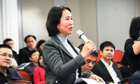 Bà Lê Minh Thắng, Chủ tịch Hội đồng trường, trường ĐH Bách khoa Hà Nội góp ý cho dự thảo. Ảnh: Nghiêm Huê.