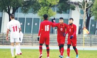 Trận giao hữu giữa U23 Việt Nam (áo đỏ) với U23 Palestine (áo trắng) được giới hạn truyền thông tác nghiệp để bảo mật thông tin. Ảnh: VFF.