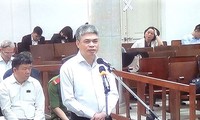 Bị cáo Nguyễn Xuân Sơn- nguyên Phó tổng giám đốc Tập đoàn Dầu khí (PVN) trình bày phần tự bào chữa.