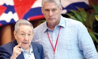 Chủ tịch Cuba Raúl Castro (trái) và người kế nhiệm Miguel Díaz-Canel. Ảnh: The Cuban Economy.