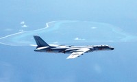 Một máy bay ném bom H-6K của Trung Quốc bay trên biển Đông vào tháng 7/2016.