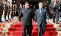 Lãnh đạo Triều Tiên và Hàn Quốc gặp nhau bất ngờ hôm 26/5 nhằm cứu vãn cuộc gặp thượng đỉnh Mỹ - Triều dự kiến ngày 12/6. Ảnh: Korea Times.