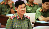 Thứ trưởng Bộ Công an Nguyễn Văn Sơn tại phiên họp.