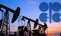 Dù không phải thành viên OPEC, Nga cũng bắt tay với tổ chức này để giảm sản lượng dầu mỏ lần đầu tiên trong 15 năm qua. Ảnh: PressTV