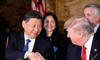 Chủ tịch Trung Quốc Tập Cận Bình bắt tay Tổng thống Mỹ Donald Trump tại bang Florida ngày 6/4/2017. Ảnh: Xinhua.