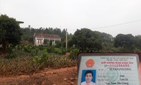 Căn nhà nơi bà Nguyễn Thị Vui bị giết hại. Vi Văn Phượng (ảnh nhỏ).