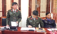 Đại diện Công an, VKSND tỉnh Sơn La tại họp báo chiều 19/11.
