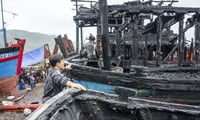 Tàu cá QNg 48846 TS của ngư dân Lê Hồng Hải (xã Phổ Quang, Đức Phổ, Quảng Ngãi) đang sửa chữa tại bãi đã bị bùng cháy lúc nửa đêm 30/12/2017. Ảnh: Hà Anh.