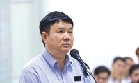 Chiều 19/3/2018, tại Hà Nội, Tòa án nhân dân thành phố Hà Nội tiếp tục phiên tòa xét xử sơ thẩm bị cáo Đinh La Thăng (nguyên Chủ tịch Hội đồng quản trị/Hội đồng thành viên Tập đoàn Dầu khí Quốc gia Việt Nam - PVN) cùng 6 đồng phạm. Ảnh: Doãn Tấn/TTXVN.