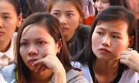 Hàng trăm giáo viên Krông Pắc lo buồn trước nguy cơ mất việc. Ảnh Vũ Long