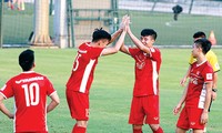 Thầy trò HLV Park Hang - seo vẫn rất thận trọng chuẩn bị cho AFF cup 2018 sau chiến thắng trước Seoul FC ở trận giao hữu thứ 2 trên đất Hàn Quốc. Ảnh: VSI 
