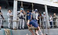 Ngư dân Philippines được đưa trở về sau sự cố. Ảnh: LeAnne Jazul/Rappler