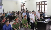 Trong phòng xét xử vụ gian lận điểm thi ở Hà Giang Ảnh: Nguyễn Hoàn