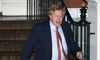Thủ tướng Anh Boris Johnson rời trụ sở đảng Bảo thủ hôm 13/12ảnh: Reuters 