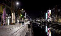 Khung cảnh vắng vẻ trên đường phố Milan, Ý ảnh: AP 