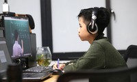 Học sinh Tiểu học và THCS học online được cho là chưa hiệu quả (Trong ảnh: Học sinh Hà Nội học online, ảnh chụp ngày 15/3/2020) ảnh: mạnh thắng