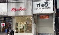Cửa hàng thời trang Hà Nội sale &apos;sốc&apos; vẫn chịu cảnh không bóng người