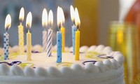 Thổi nến mang ý nghĩa gì mà trong tiệc sinh nhật nào cũng có?