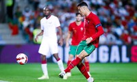 Ronaldo tỏa sáng, HLV tuyển Bồ Đào Nha có dịp &apos;dạy&apos; MU cách dùng trò cưng