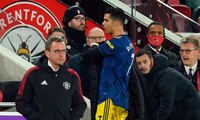 Lộ lý do Ronaldo cự cãi với thầy khi bị thay ra