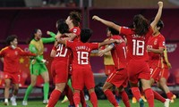 BLV Trung Quốc: &apos;Bóng đá nam nên xấu hổ khi nhìn vào thành công của tuyển nữ&apos;