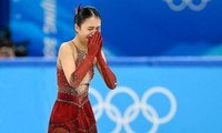 VĐV trượt băng nghệ thuật bật khóc khi bị người hâm mộ Trung Quốc &apos;ném đá&apos;