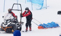 VĐV trượt tuyết Australia gặp tai nạn suýt chết khi va chạm với đồng đội