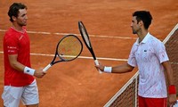 Djokovic bị ví là &apos;quân tốt trên bàn cờ&apos; sau vụ bị từ chối dự Mỹ Mở rộng