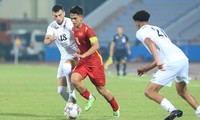 U20 Việt Nam đá vòng loại U20 châu Á bên cạnh... núi rác