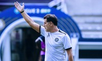HLV Tholot nhận xét bất ngờ về ‘vua phá đội’ của Pau FC