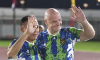 Chủ tịch FIFA bị &apos;tấn công&apos; tại Indonesia