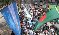 Người Argentina &apos;cảm ơn&apos; CĐV Bangladesh bằng hành động thiết thực