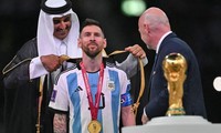 Áo choàng hoàng gia của Messi có giá hàng ngàn USD vẫn &apos;cháy hàng&apos;