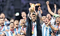 Argentina tức tốc khoe cúp vàng trước khi trả lại cho FIFA