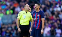Barca mất điểm trong ngày Lewandowski tịt ngòi, Alba bị đuổi