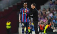 HLV Xavi chỉ trích hàng công khủng của Barca