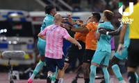 Đấm nhau tại trận chung kết Cúp quốc gia Thái Lan, cầu thủ bị CLB chủ quản đuổi thẳng cổ