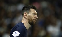 Messi bị la ó, PSG thua đội vô danh