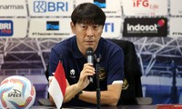 HLV Shin Tae-yong cảm ơn U23 Việt Nam vì đã &apos;dìu&apos; Indonesia vào bán kết
