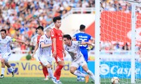 Hạ Viettel 3-2, CLB Hà Nội kết thúc mùa giải với ngôi nhì bảng