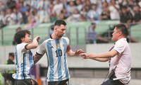 Hủy trận đấu của Messi, Trung Quốc bị CĐV chỉ trích
