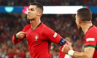 Ronaldo giúp Bồ Đào Nha ngược dòng, tạo cột mốc mới trong sự nghiệp