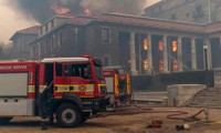 Cháy rừng ở Nam Phi, thiêu rụi thư viện cổ Đại học Cape Town