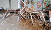 Trường học tan hoang, bàn ghế bị vùi lấp sau lũ ở Mù Cang Chải