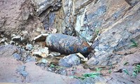 Quả bom hơn 300 kg bất ngờ phát lộ sau mưa lũ ở Yên Bái