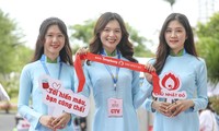 Nữ sinh Đại học Văn Hiến rạng ngời trong ngày Chủ nhật Đỏ, hiến máu cứu người