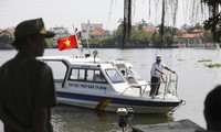Tàu kiểm ngư, cảnh sát đi tuần ngăn chặn chích điện vớt cá ngày ông Táo ở TPHCM